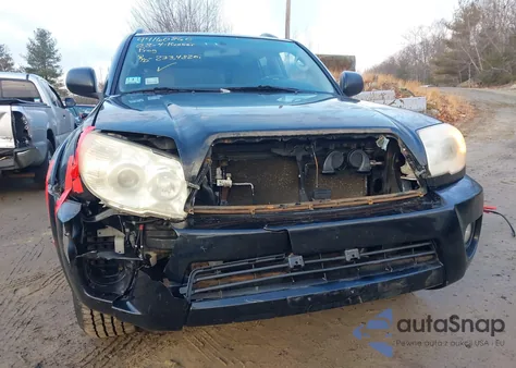 2008 Toyota 4Runner Sr5 V6 z USA, uszkodzony, nr VIN JTEBU14R78K018468